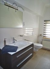 Separates Toilet und Waschraum