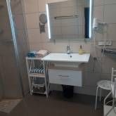 großzugiges Waschbecken 