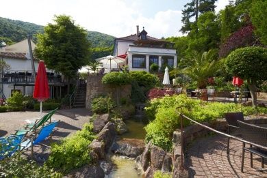 Gutsschänke St. Annaberg - Gästezimmer, Vinothek, Weingut Sankt Annagut - Urlaub auf dem höchstgelegenen Weingut der Pfalz