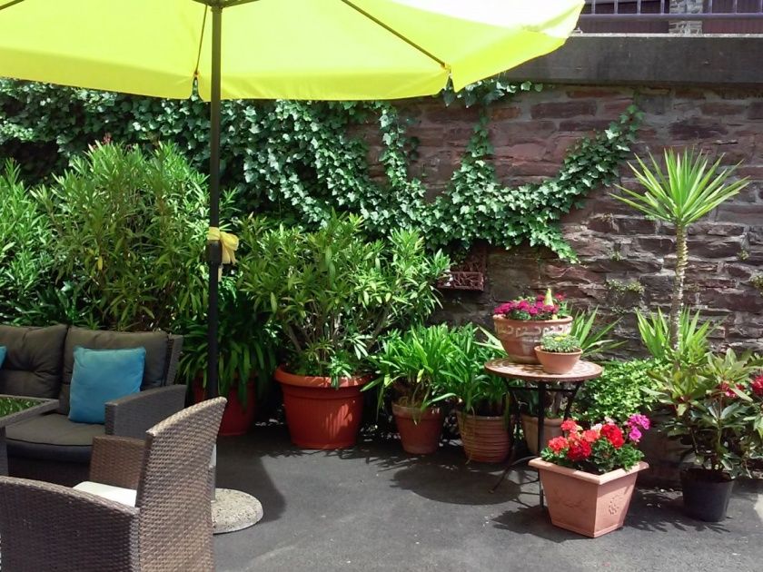 schöne gemütliche Terrasse