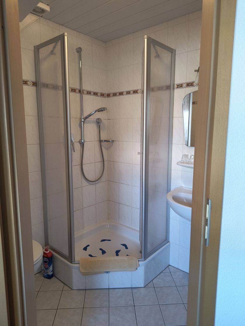 Apartment WIngert Bad