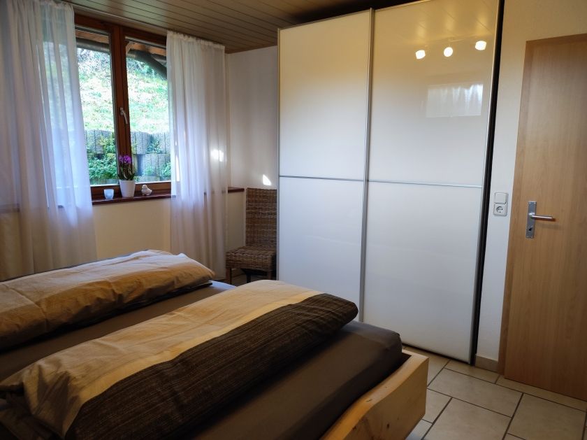 Schlafzimmer 1