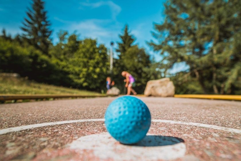 Minigolf im Hain 
