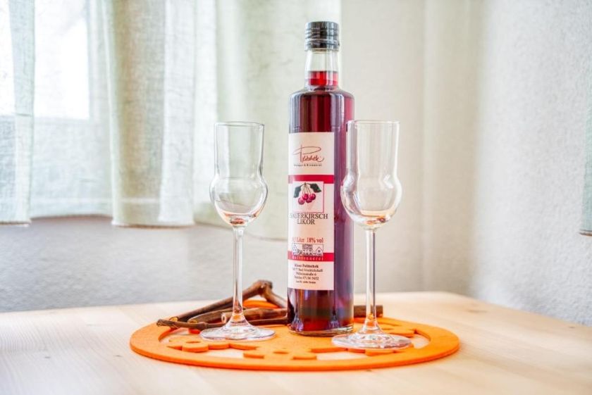 Weingut, Brennerei, Gästehaus und Weinstube Politschek