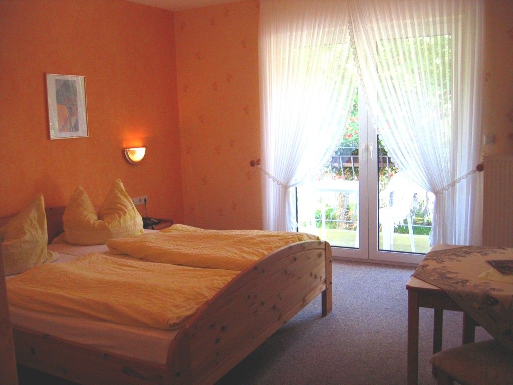 <font size=3>Gästezimmer