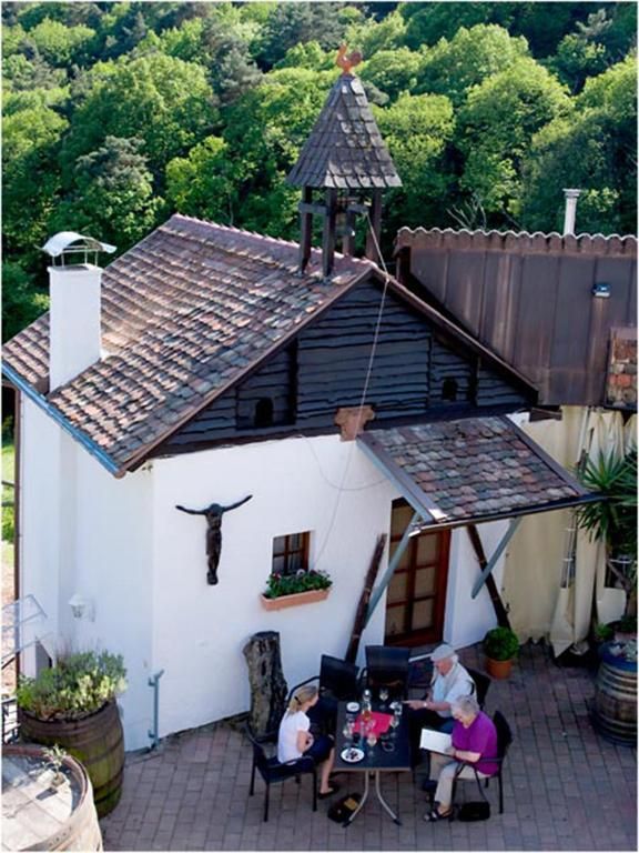 Gutsschänke St. Annaberg - Gästezimmer, Vinothek, Weingut Sankt Annagut - Urlaub auf dem höchstgelegenen Weingut der Pfalz